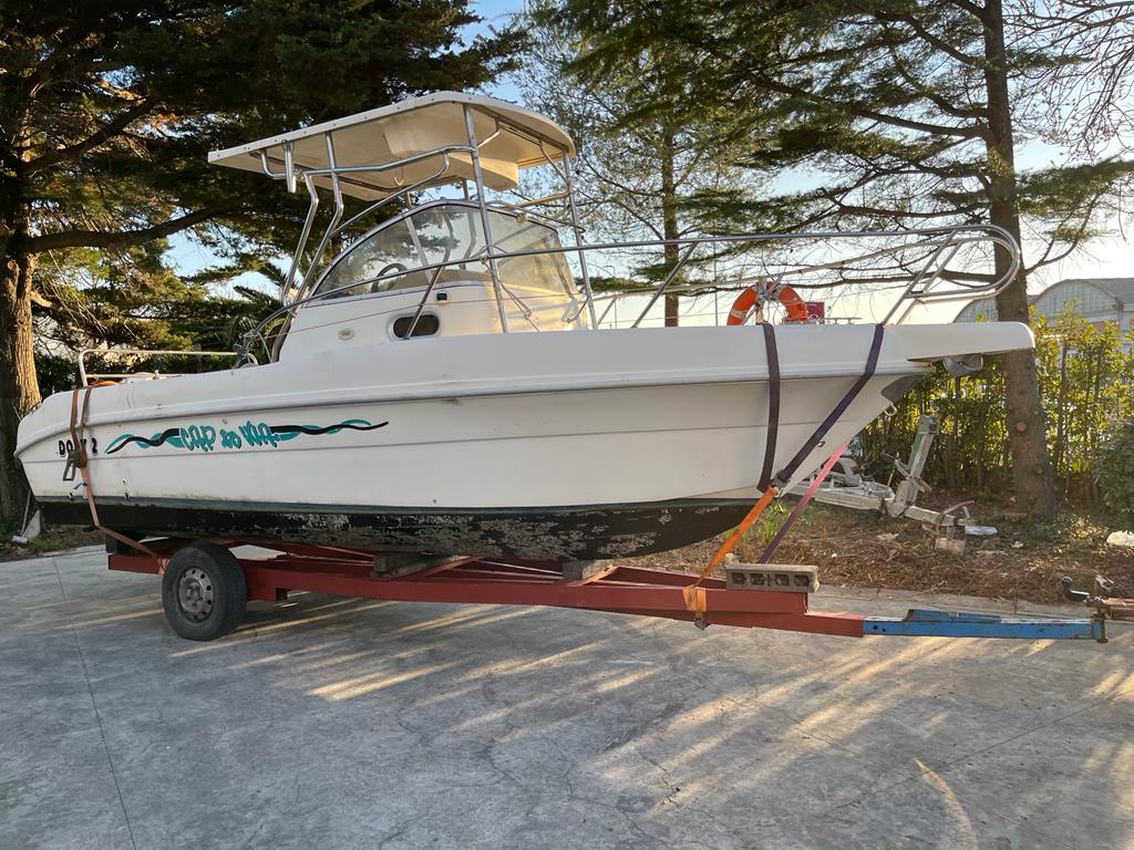 Capelli CAP 23 + 2x115 Evinrude <br><a href=dettaglio.aspx?Id=348 >VAI ALLA SCHEDA</a>